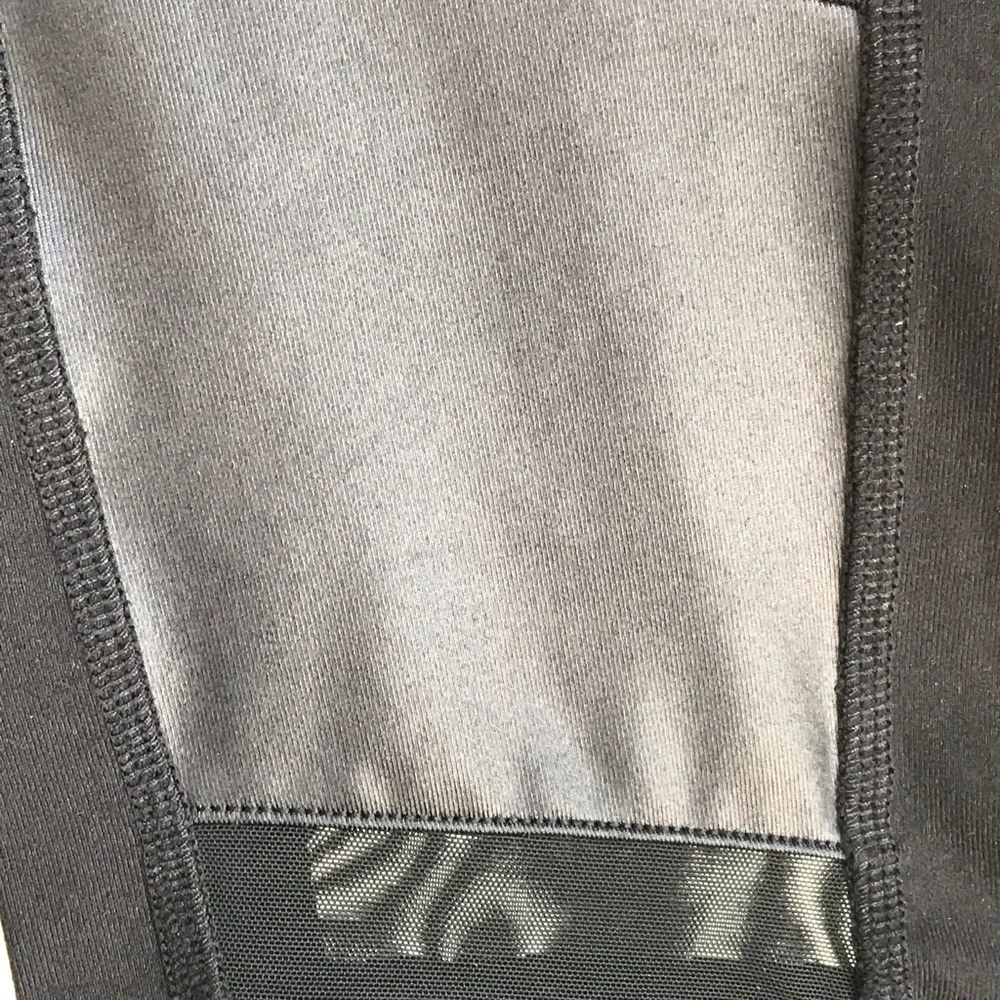 Alo Black Moto Sexy Legging Matte Shine Fabric & Mesh Detail size Large Stretch